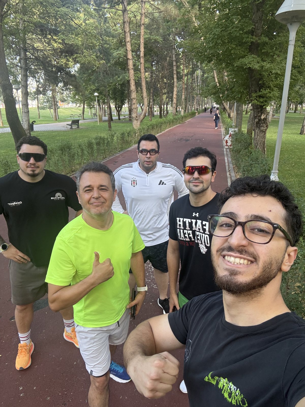 Parkta grup koşusunun ardından HYRUN sporcuları